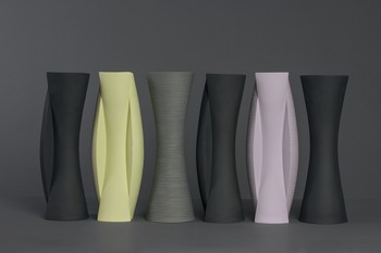 Lea Georg (Švica), Sekstet B_Y_G_V / Sextet B_Y_G_V (Priznanje UNICUM 2015/ Recognition Award UNICUM 2015), 2014, porcelan, glazura.