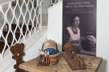 Bobbin Lace in the Žiri Area <em>Foto: Lucija Rosc</em>